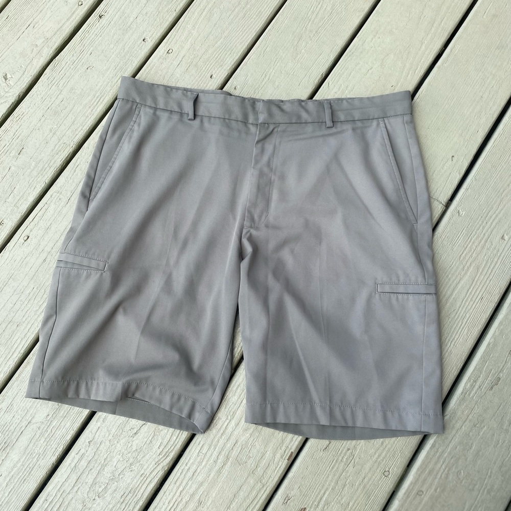 Walter Hagen - Mens tan color sport cargo shorts, Size: 38